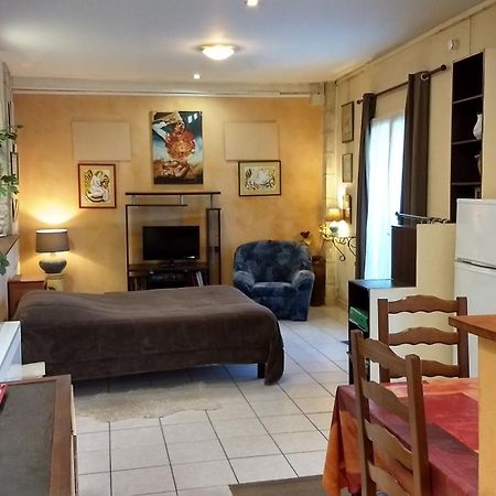 Logement Tranquille Et Frais Proche Gare Au Rdc Saumur Exterior photo