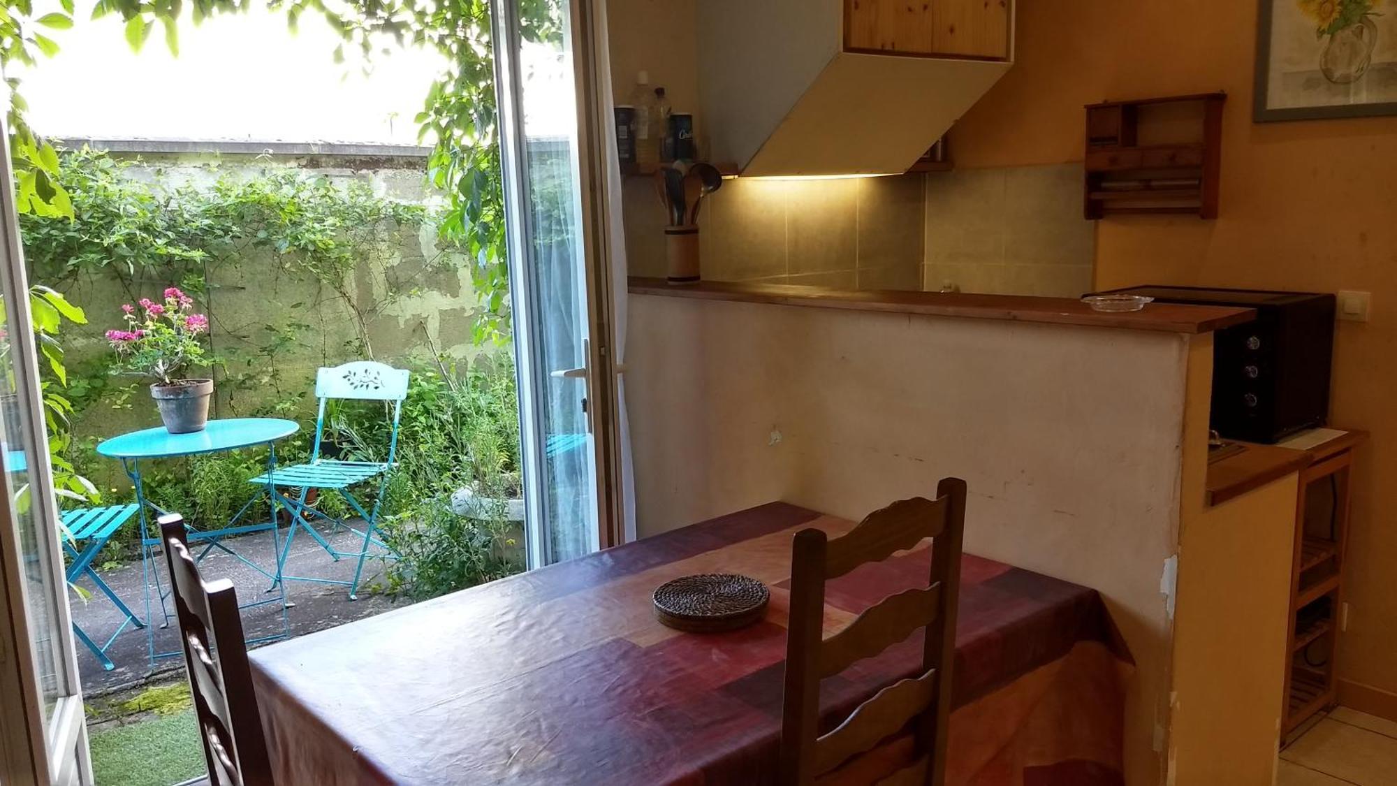 Logement Tranquille Et Frais Proche Gare Au Rdc Saumur Exterior photo